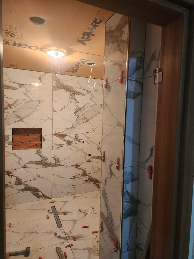 Banyo Tadilatında Bilinmesi Gerekenler: Altınova Emlak İnşaat Uzmanlığıyla Modern Banyolar